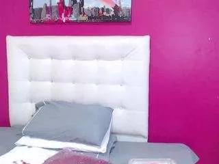 tiny-whore18 from CamSoda is Freechat