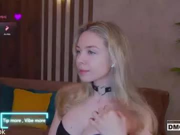 holl1would from Chaturbate
