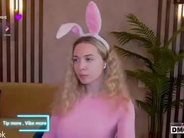 holl1would from Chaturbate