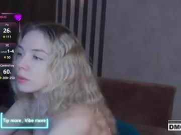 holl1would from Chaturbate