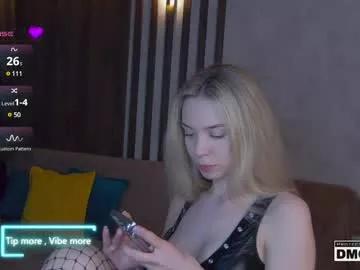 holl1would from Chaturbate