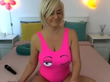 kiki_akai from Chaturbate