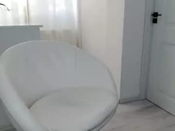 kiki_akai from Chaturbate