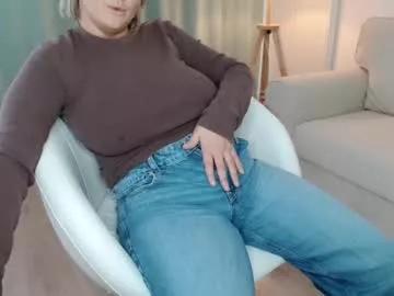 kiki_akai from Chaturbate