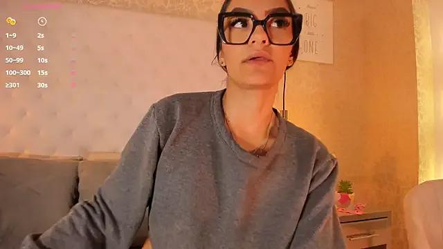 abriana_quintana from StripChat is Freechat