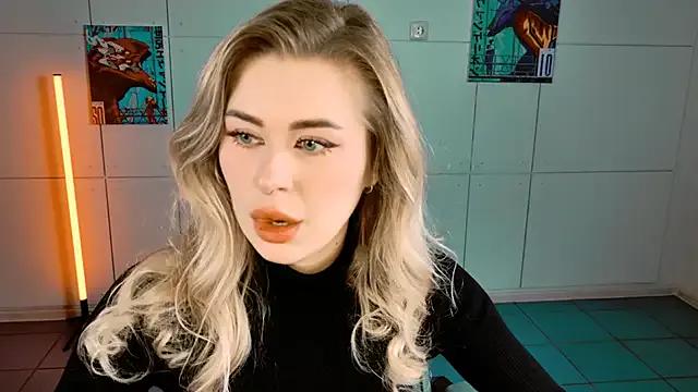 AdelLoyss from StripChat is Freechat