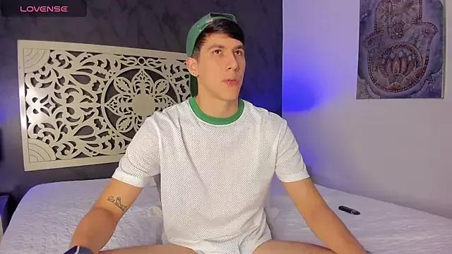 Alan_phoenix from StripChat is Freechat
