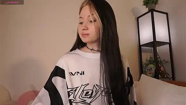 Alice_1n_Wonderland_ from StripChat is Freechat