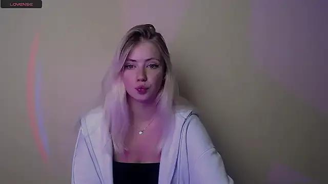 AliceHotty_ from StripChat is Freechat