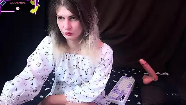 AlicePinkhead from StripChat is Freechat