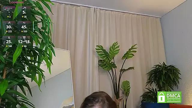 AliciaMellow from StripChat is Freechat