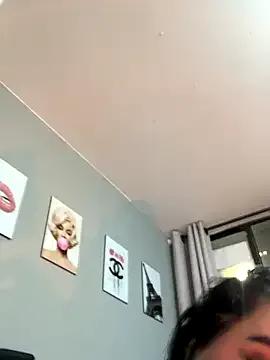 Aliciawhitee from StripChat is Freechat