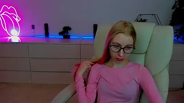 Alina_Blonde from StripChat is Freechat