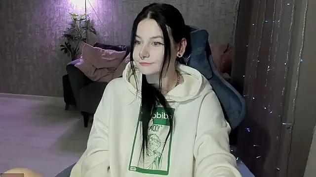 AlinaGreeeen from StripChat is Freechat