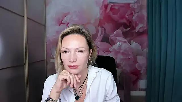 AlinaMoor from StripChat is Freechat