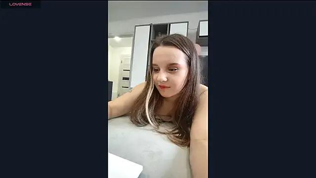 ALISAPLUSKISS from StripChat is Freechat