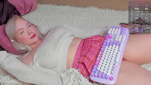 AlishaSe7enthAngel from StripChat is Freechat