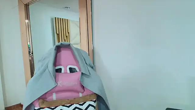 allie_pearl from StripChat is Freechat
