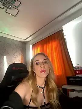 AlyaQueen from StripChat is Freechat