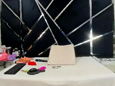 Amandarodriguees_ from StripChat is Freechat