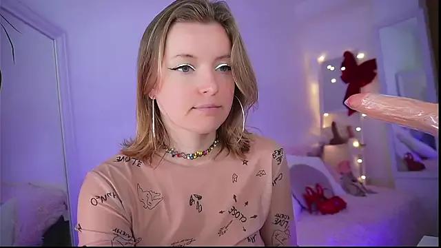Ameliasweety69 from StripChat is Freechat