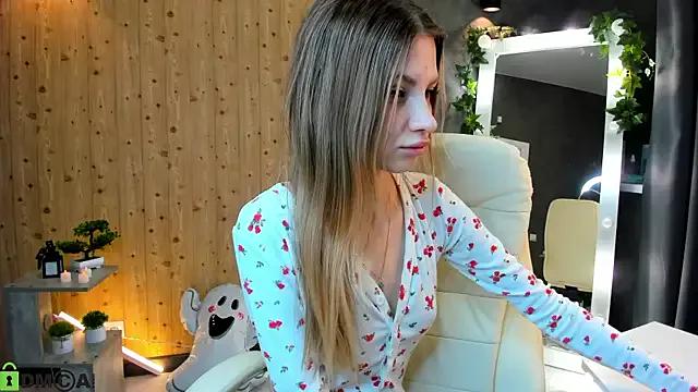 Amelie_R0se from StripChat is Freechat