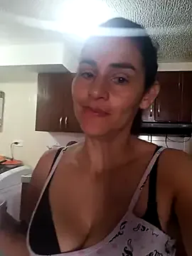 AmeliHoney from StripChat is Freechat