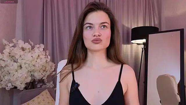 AmeliLoran from StripChat is Freechat