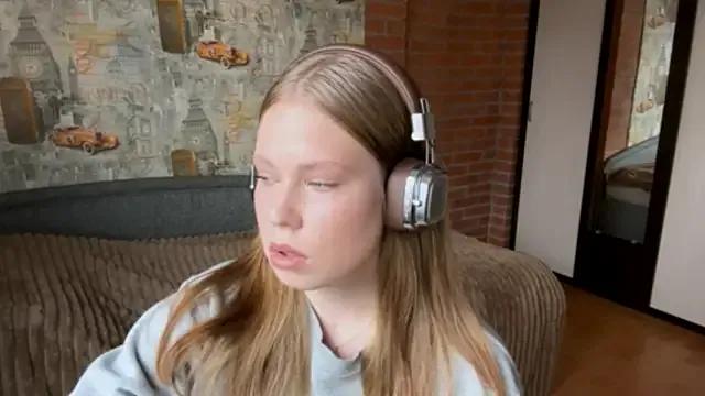 AmiraDehart from StripChat is Freechat