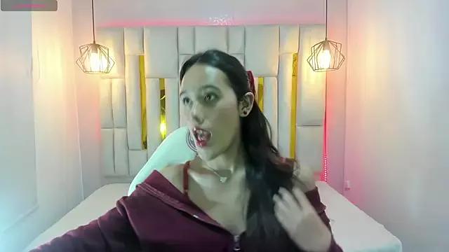 AmyDelaRosse from StripChat is Freechat