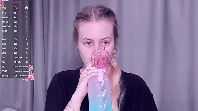 AngelAnty from StripChat is Freechat