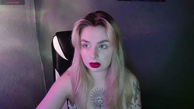 AngelicaHollywood from StripChat is Freechat
