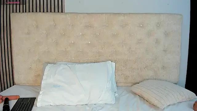 AnnaLandry from StripChat is Freechat