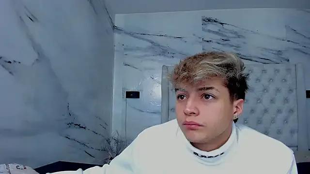 Ari_and_Storm from StripChat is Freechat
