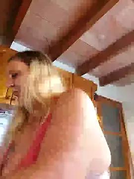 BecciDeluxe from StripChat is Freechat
