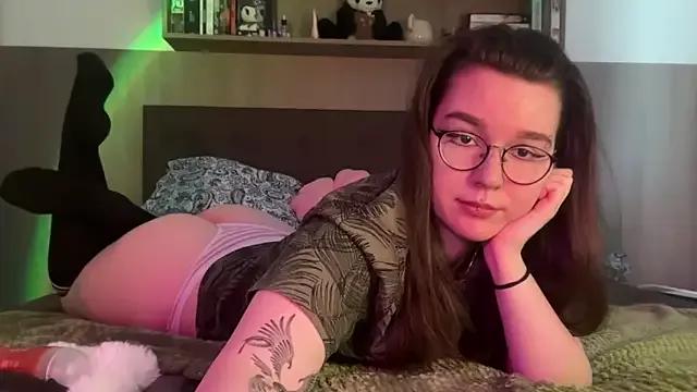 BeeBlossom from StripChat is Freechat