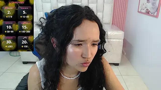bella_vibess_s from StripChat is Freechat