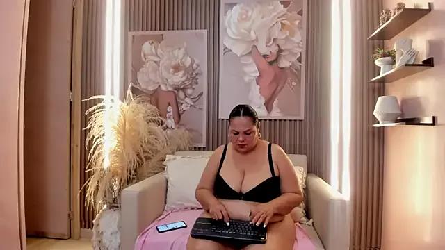 bianca_milf4u from StripChat is Freechat