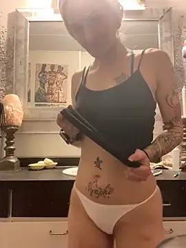 blondebarbiebae from StripChat is Freechat