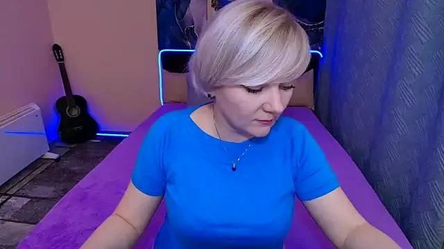 BlondPearl from StripChat is Freechat