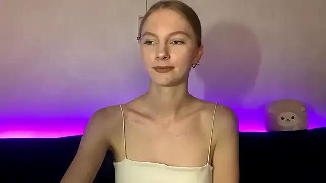 BrightAnnie from StripChat is Freechat