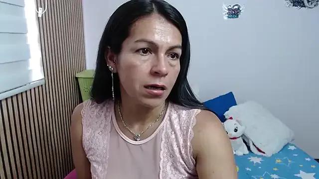 camilavargas_ from StripChat is Freechat