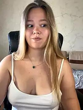 CaramelleSugar_ from StripChat is Freechat