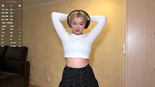 CarolannSide from StripChat is Freechat