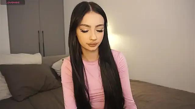 ChanelKnows from StripChat is Freechat