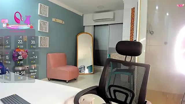 Charlotte_xo from StripChat is Freechat