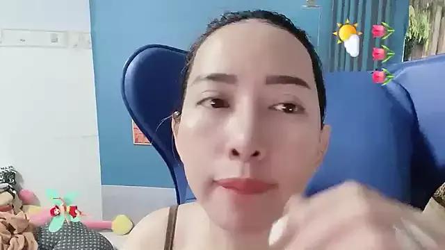 cherry_2005 from StripChat is Freechat