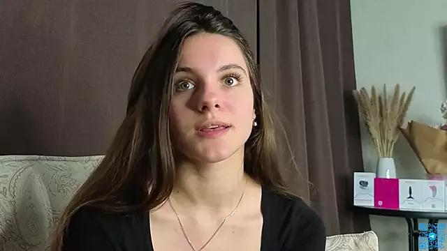 chloemilka from StripChat is Freechat