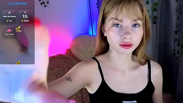 CrystalGlow from StripChat is Freechat