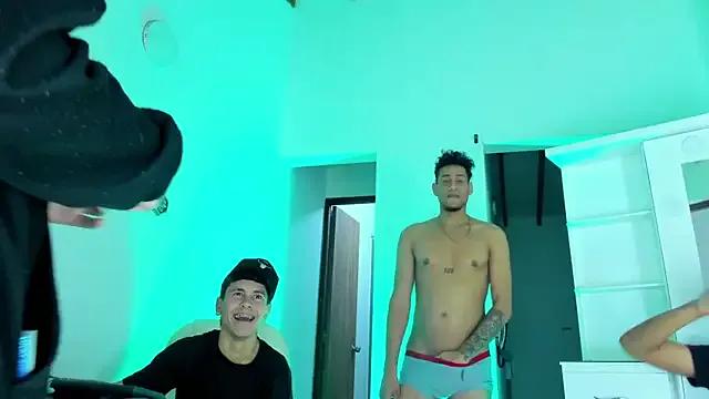 daddys_insanee from StripChat is Freechat